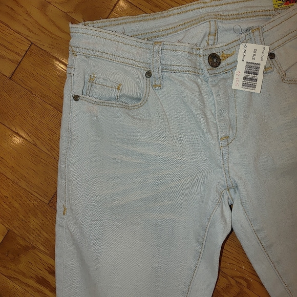 BLANK NYC INORGANIC CROP JEAN 26 - Picture 4 of 10